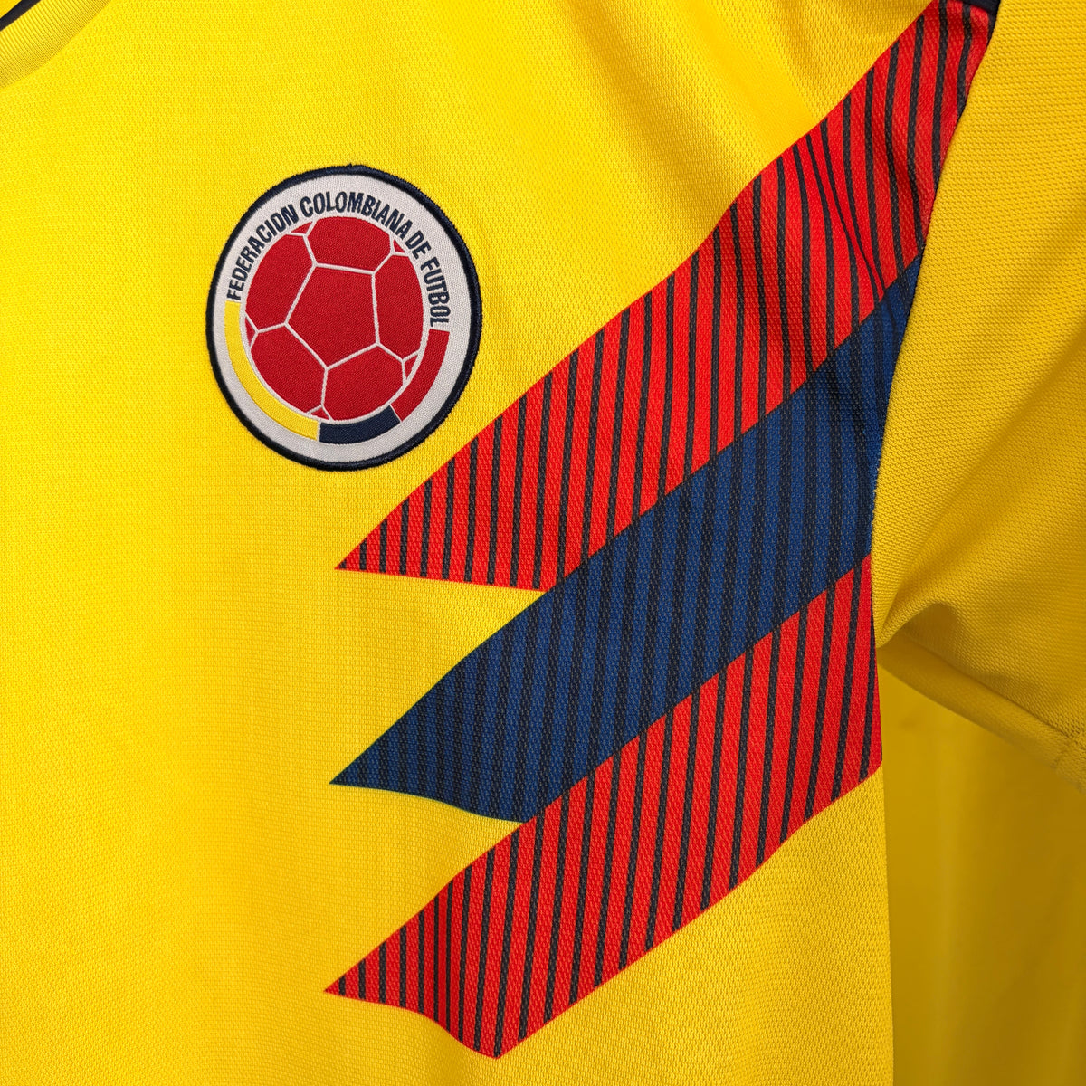 Colombia Home 2018/19 Size L